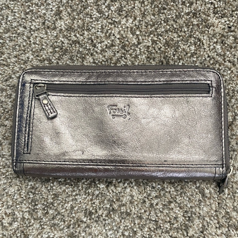 Fossil Clutch